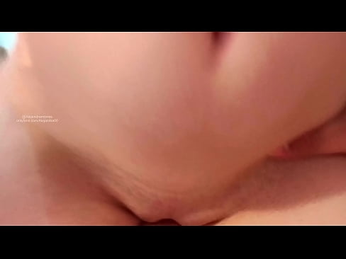 ❤️ 睡在姐姐的房间里,就这样被吵醒了 ❤ Porno