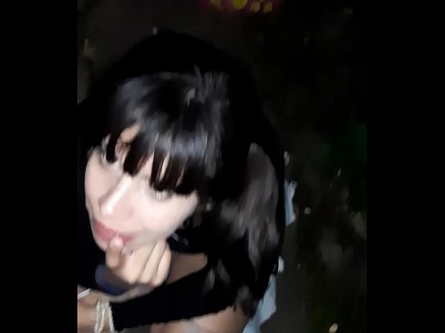 ❤️ 在街上膨胀的阴茎,以换取糖果 ❤ Porno